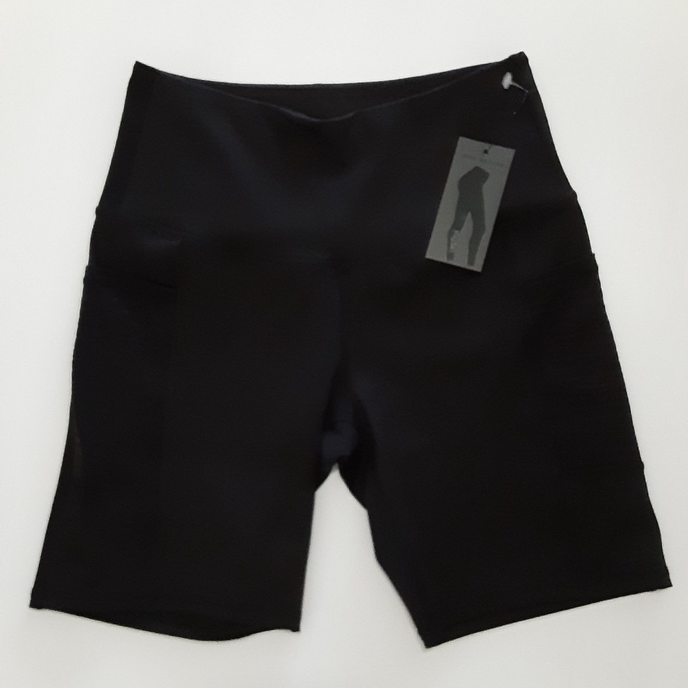 LEGEND Women Shorts ( M  )